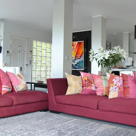 Villa: 15 Mins Walk To & Centre Cannes
