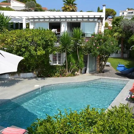 Villa: 15 Mins Walk To & Centre Cannes