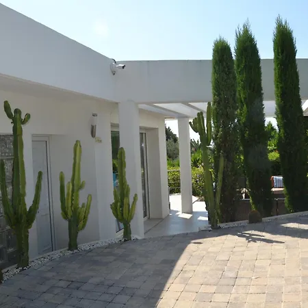Villa: 15 Mins Walk To & Centre Villa Cannes
