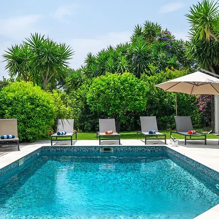 Villa: 15 Mins Walk To & Centre Villa *