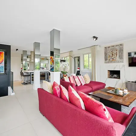 Villa: 15 Mins Walk To & Centre Villa Cannes