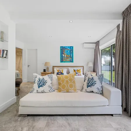 Villa: 15 Mins Walk To & Centre Villa